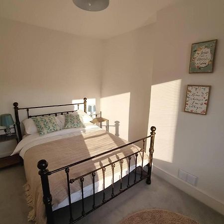 Modern 4-Bedroom Townhouse With Private Garden Abertillery Exterior foto
