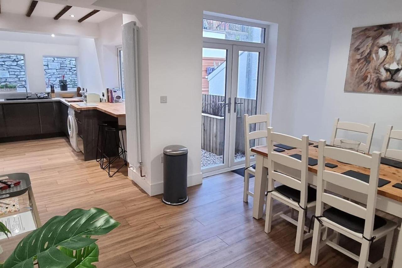 Modern 4-Bedroom Townhouse With Private Garden Abertillery Exterior foto