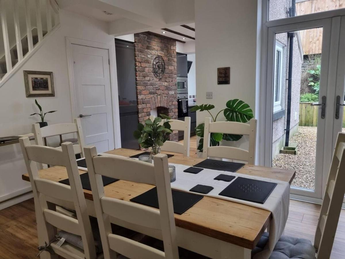Modern 4-Bedroom Townhouse With Private Garden Abertillery Exterior foto
