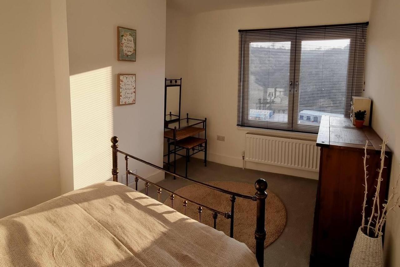 Modern 4-Bedroom Townhouse With Private Garden Abertillery Exterior foto